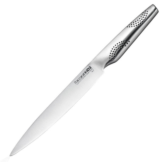 Person carving a roasted chicken on a wooden board with a smooth cutting edge - Baccarat ID3