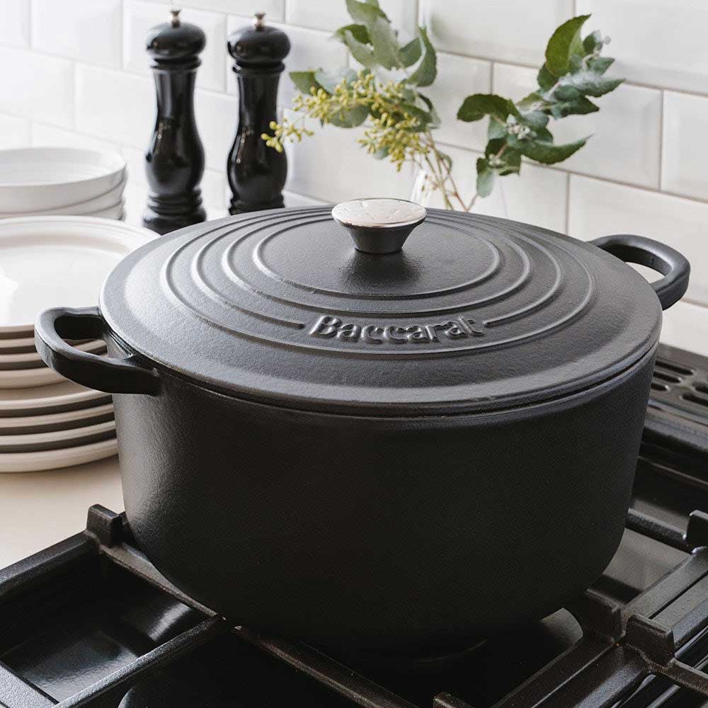 Elegant cast iron round french oven with white flowers and wood accents  - Baccarat Le Connoisseur