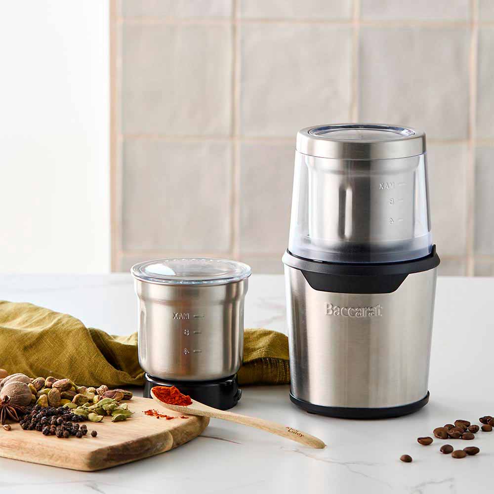 Flavour maker coffee spice grinder in stainless steel with spices on a wooden board - Baccarat