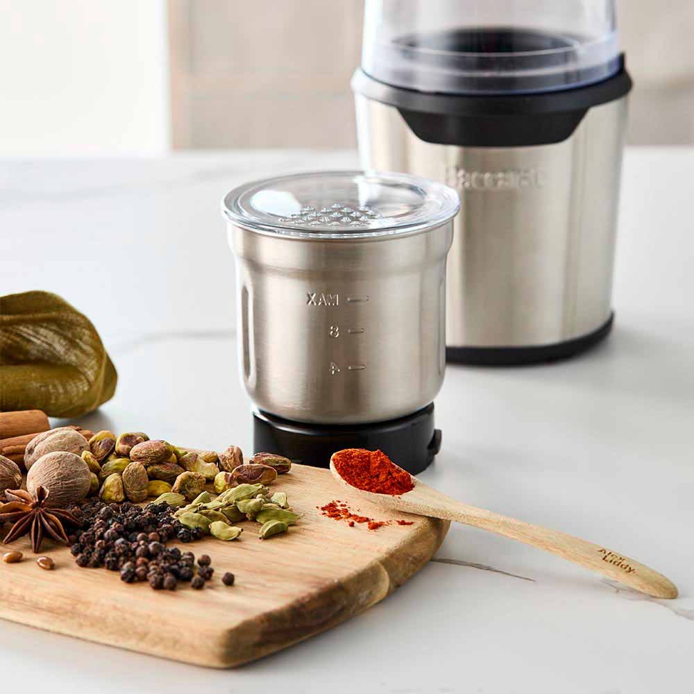 Flavour maker coffee spice grinder in stainless steel with spices on a wooden board - Baccarat