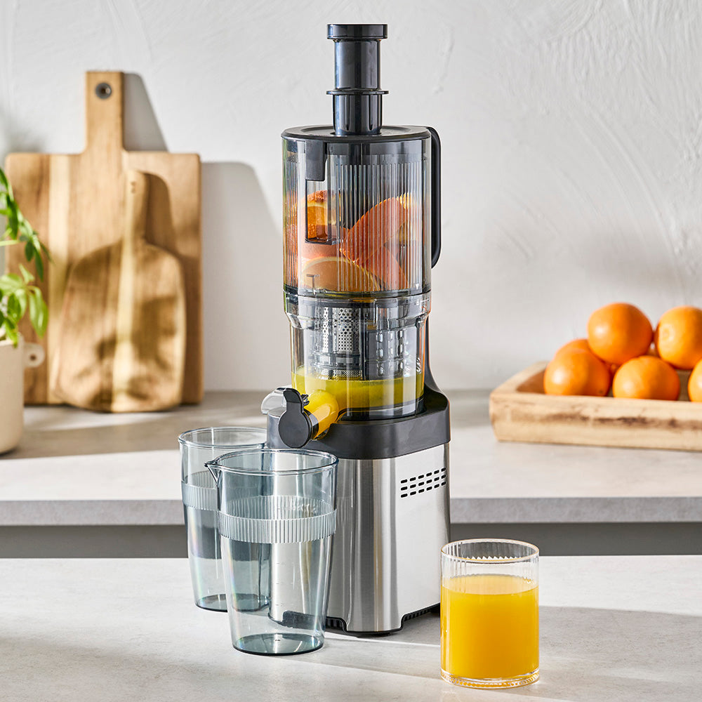 Baccarat Juicer with oranges and glasses on a kitchen counter